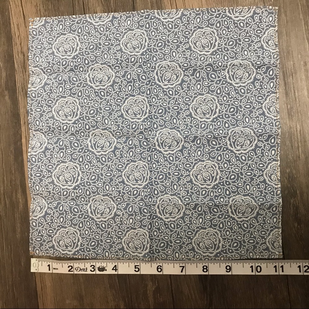 Blue pattern pocket square - Picture 2 of 3